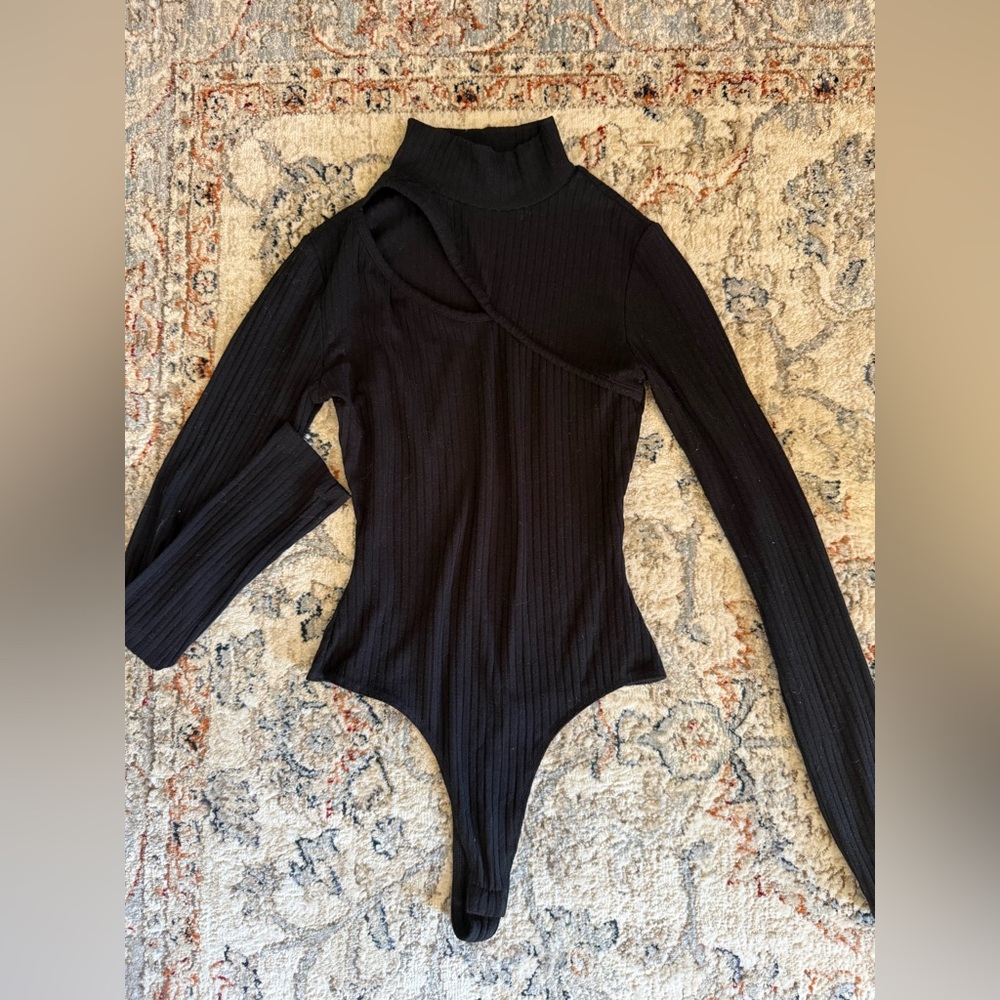 Black Long-Sleeved Ribbed Bodysuit
